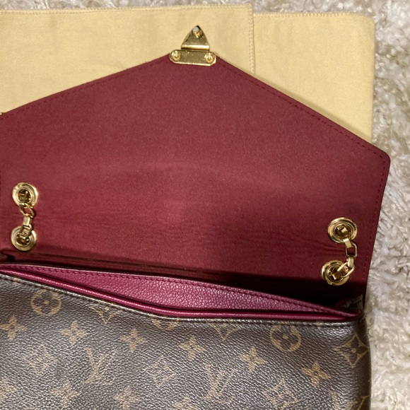 LOUIS VUITTON Chain Monogram in Aurore - Picture 4 of 9